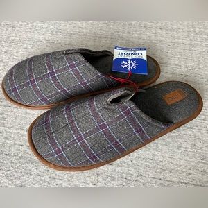 NWT Men’s Dearfoam Slippers Medium